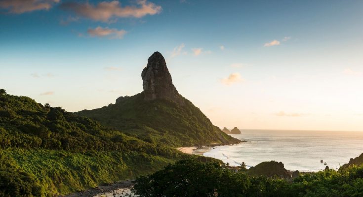 Azul retoma voos para Fernando de Noronha