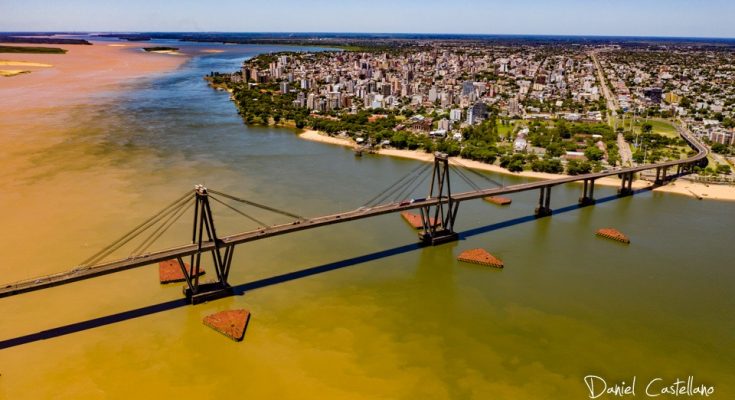 Curitiba-Atacama de carro, Corrientes ponte
