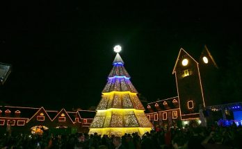 Natal em Bariloche tem árvore de 10 metros