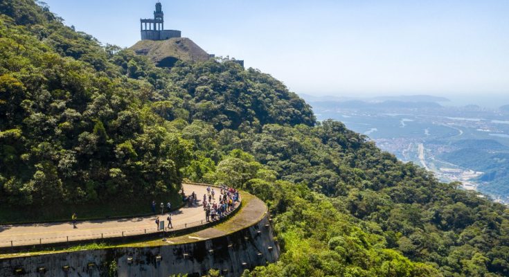 Curva do Uau. Parque Caminhos do Mar é uma sala de aula a céu aberto