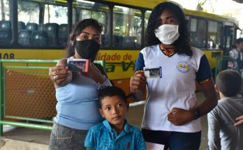 ACNUR apoia transporte para crianças indígenas frequentarem escola em Boa Vista