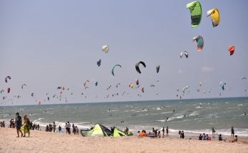 Caucaia reúne 884 kitesurfistas na Praia do Cumbuco