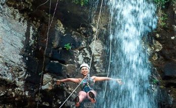 Aventura de cachoeirismo no Macuco Safari